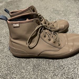 Women’s waterproof boots size 8